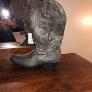 Grey cowgirl boots